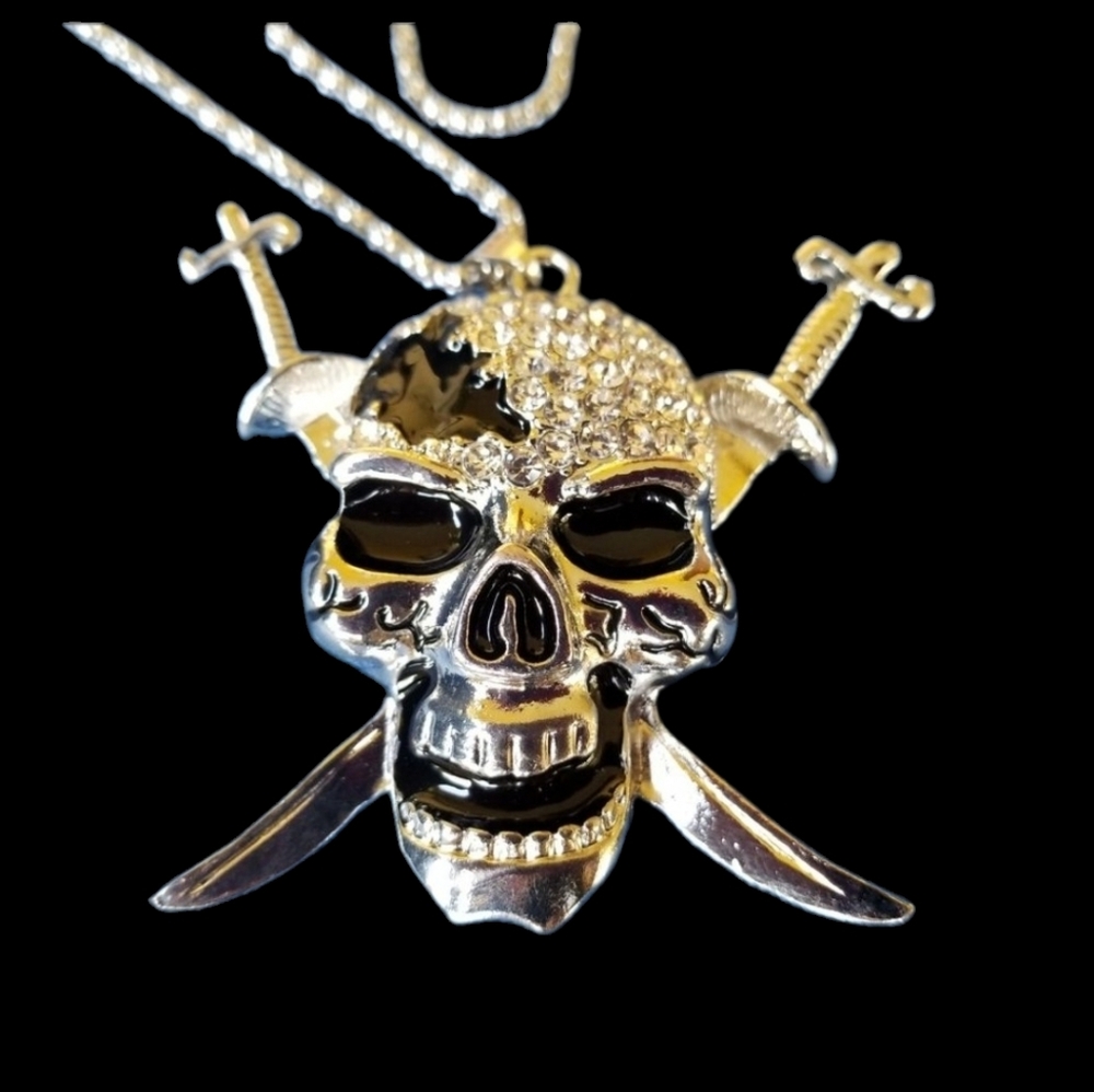 ☠️Pirate Skull Bling Pendant / Necklace - NWOT☠️